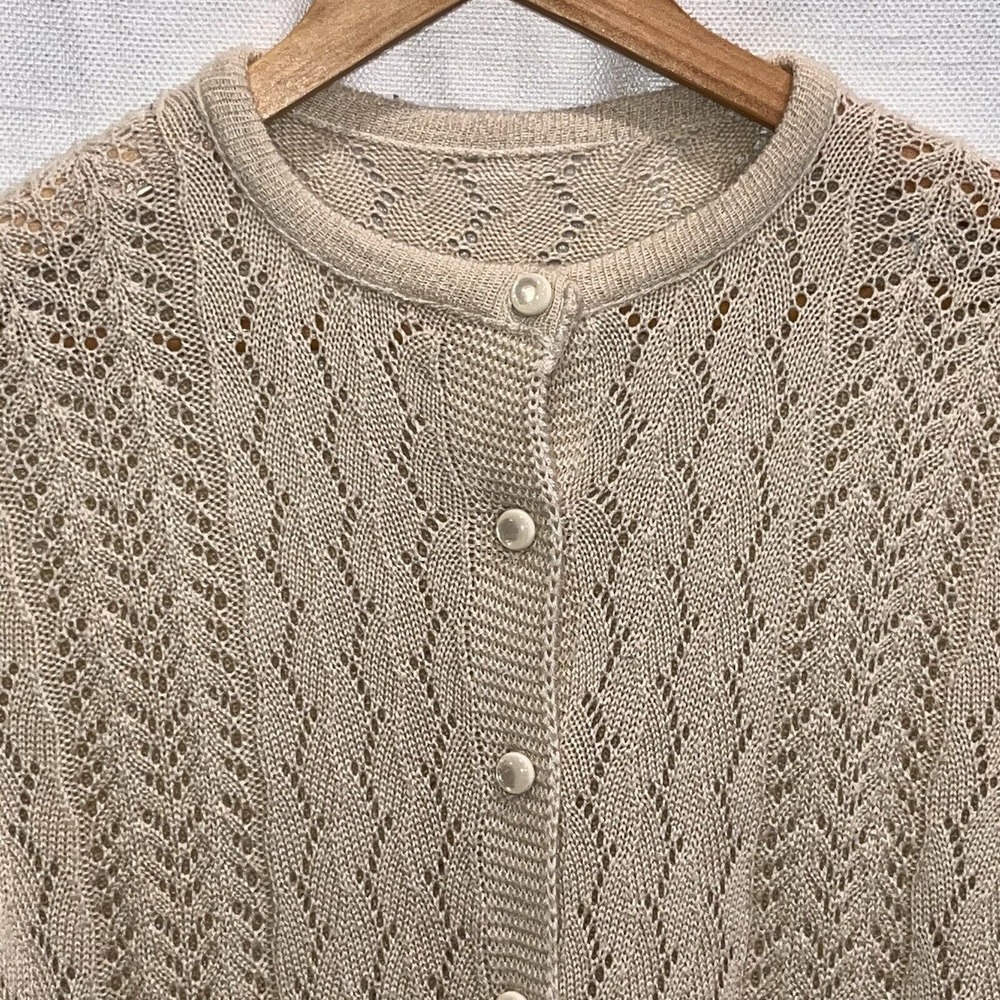 VTG Beige Cable Knit Cardigan Pearl Buttons Womens Approx M Granny Cottage READ - Picture 3 of 9